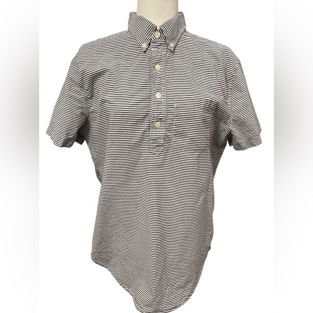 Abercrombie & Fitch Black and White Button Down Shirt - Picture 2 of 4